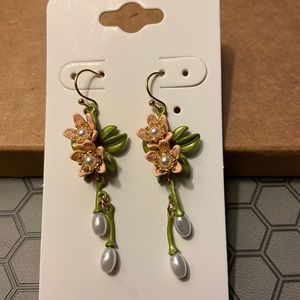 Faux pearl flower earrings